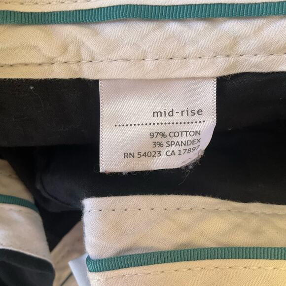 Old Navy Women’s Casual Khaki Short Shorts size 6 US, Solid Black - Picture 10 of 10